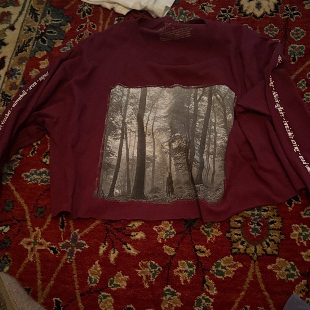 Taylor swift red cropped folklore shirt size large